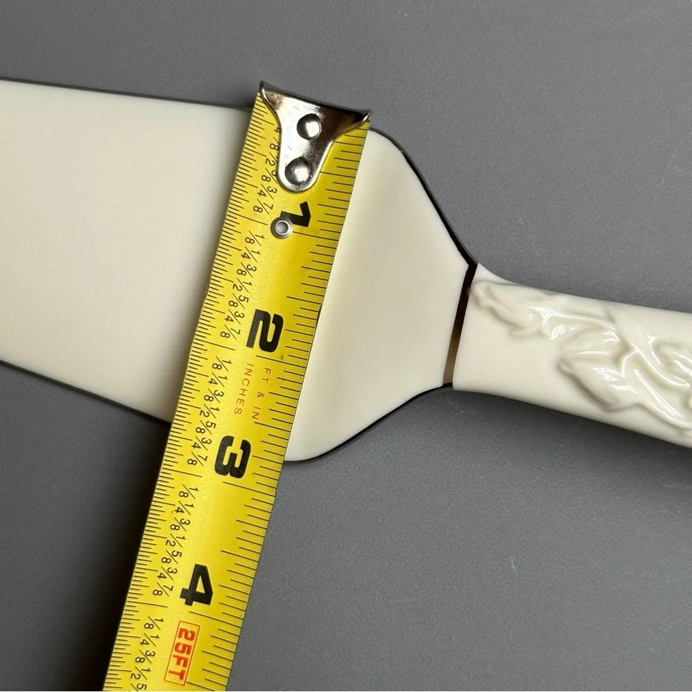 Vintage Royal Limited Porcelain Cake Server - Ivory